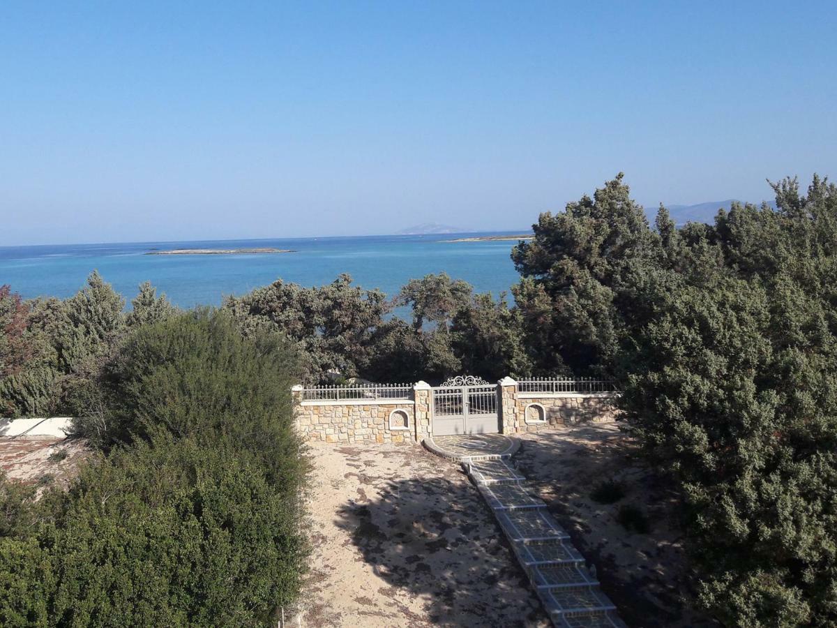 Elafonisos: Two Storey House On The Sea Front ภายนอก รูปภาพ